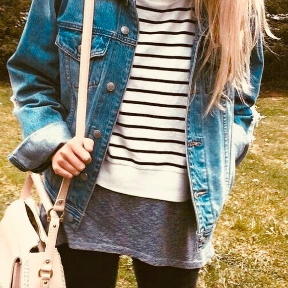 Denim Jean Jacket 💙 - Picture 3 of 9